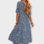 Grethe - Elegant blomsterkjole med små blomster
