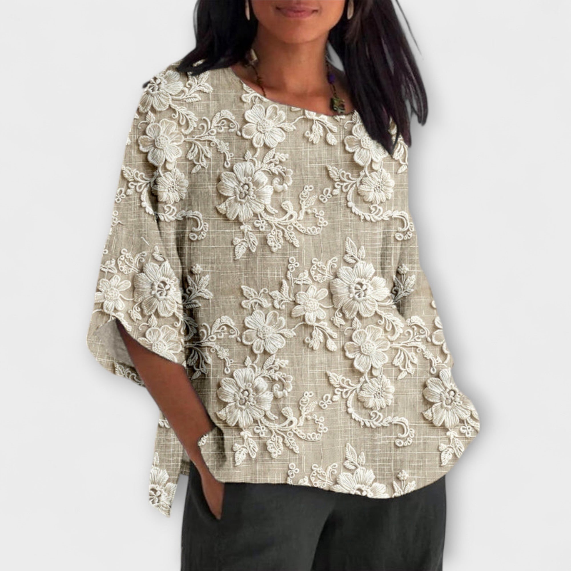 Silje - Beige topp med nostalgisk blomstermønster
