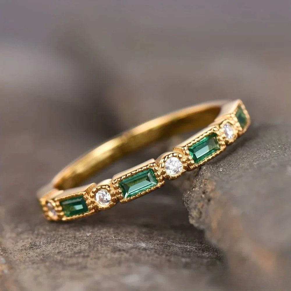Bente - Nostalgisk Grønn Ring med Innlegg