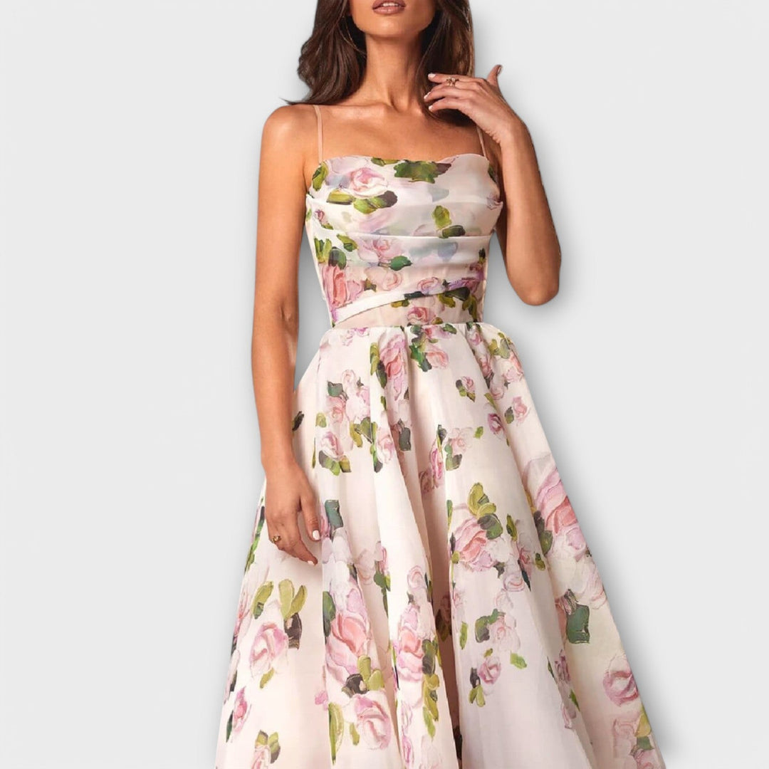 Ottilie - Elegant chiffongkjole i kne lengde med lilla blomstermønster