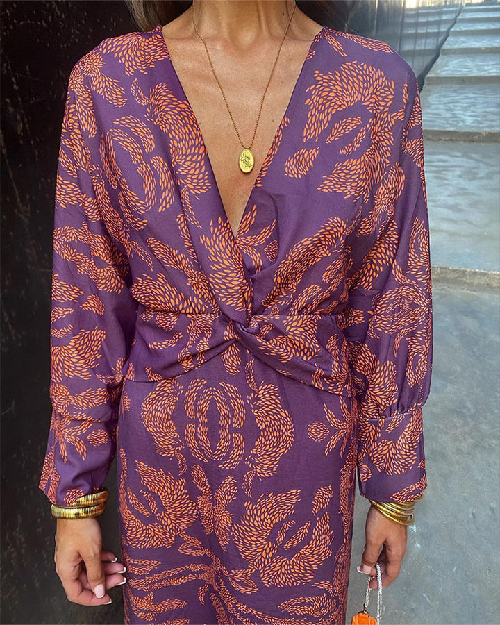 Åse – Blaues knielanges Kleid mit elegantem Druck