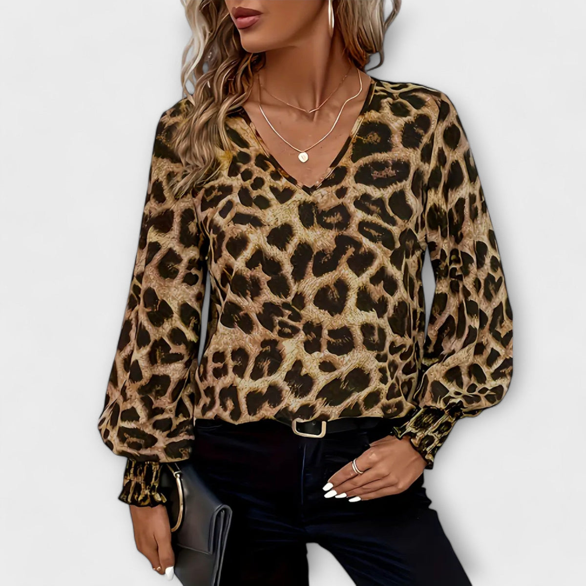 Line - Stilfull bluse med leopardmønster