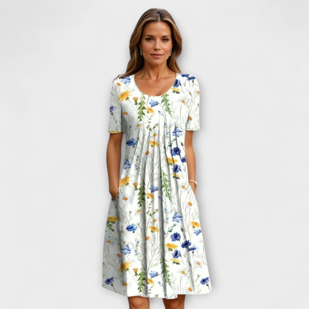 Mathilde - Hvit kjole med blomster