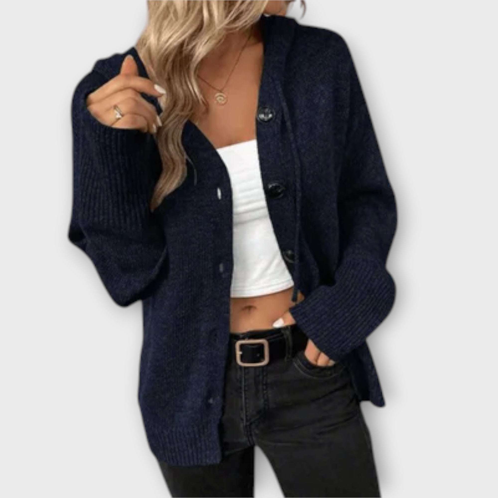 Sara - Beige Cardigan med Knappestolpe