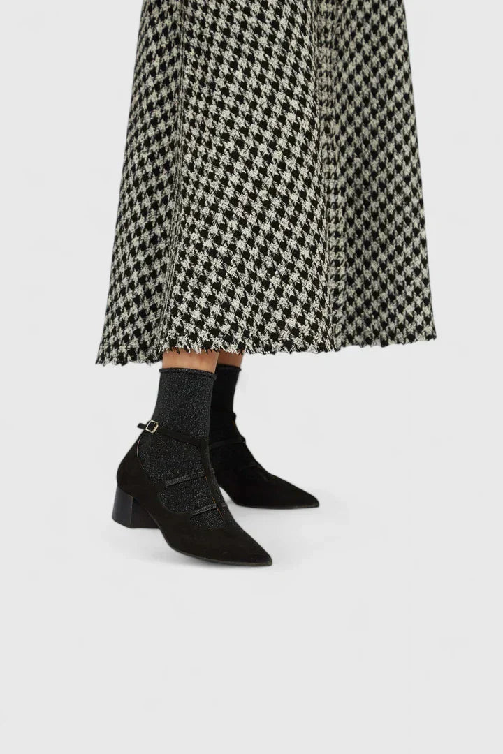 Karin - Svarte pumps med T-rem