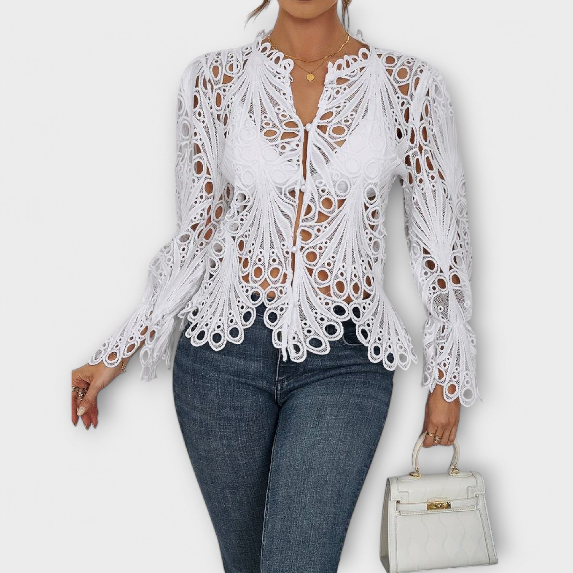 Bodil - Hvit asymmetrisk bluse med blonder