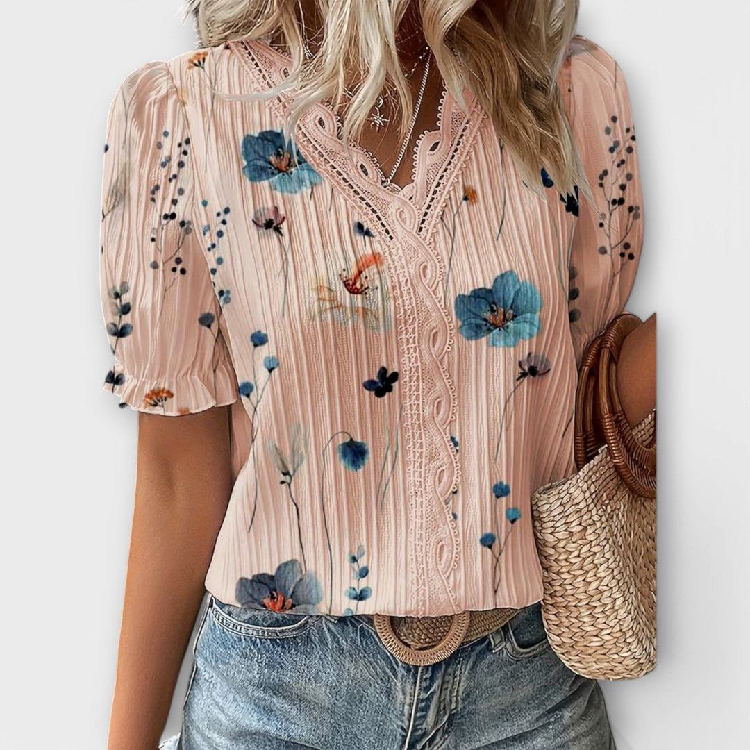 Solfrid - Rosa bluse med blomstermønster og blonder