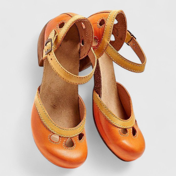 Ingeborg - Sandaler med nagler i blå