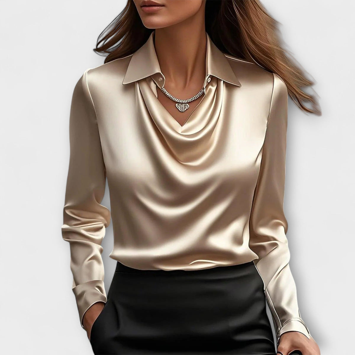 Unni - Champagnefarget skinnende bluse med rynker