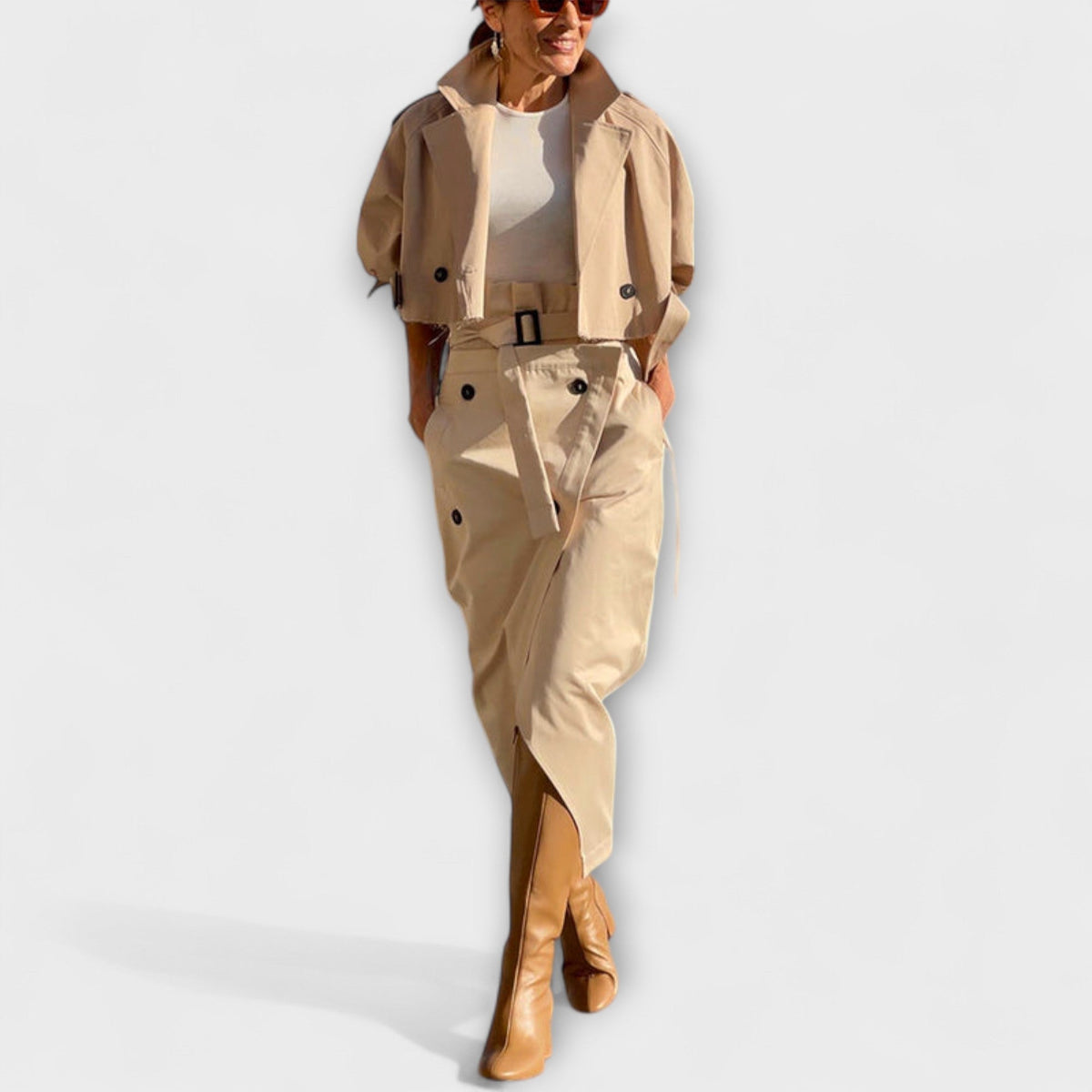 Karin - Beige sett med blazer og knelangt skjørt