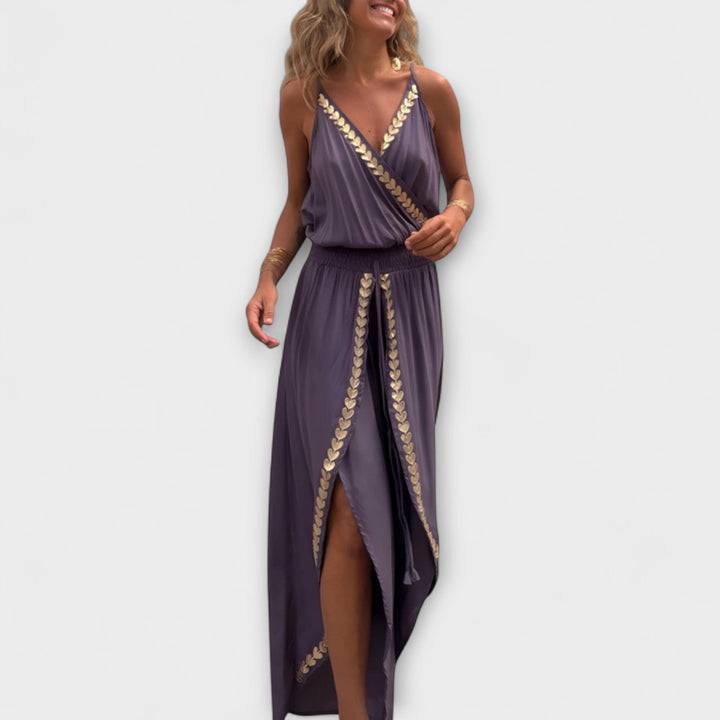 Ada - Donatila V-hals jumpsuit med broderi og åpne ben