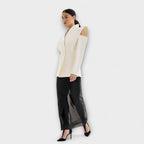 Emma - Kremfarget skulpturell skulderblazer