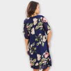Helene - Svart chiffonkjole med blomstermønster