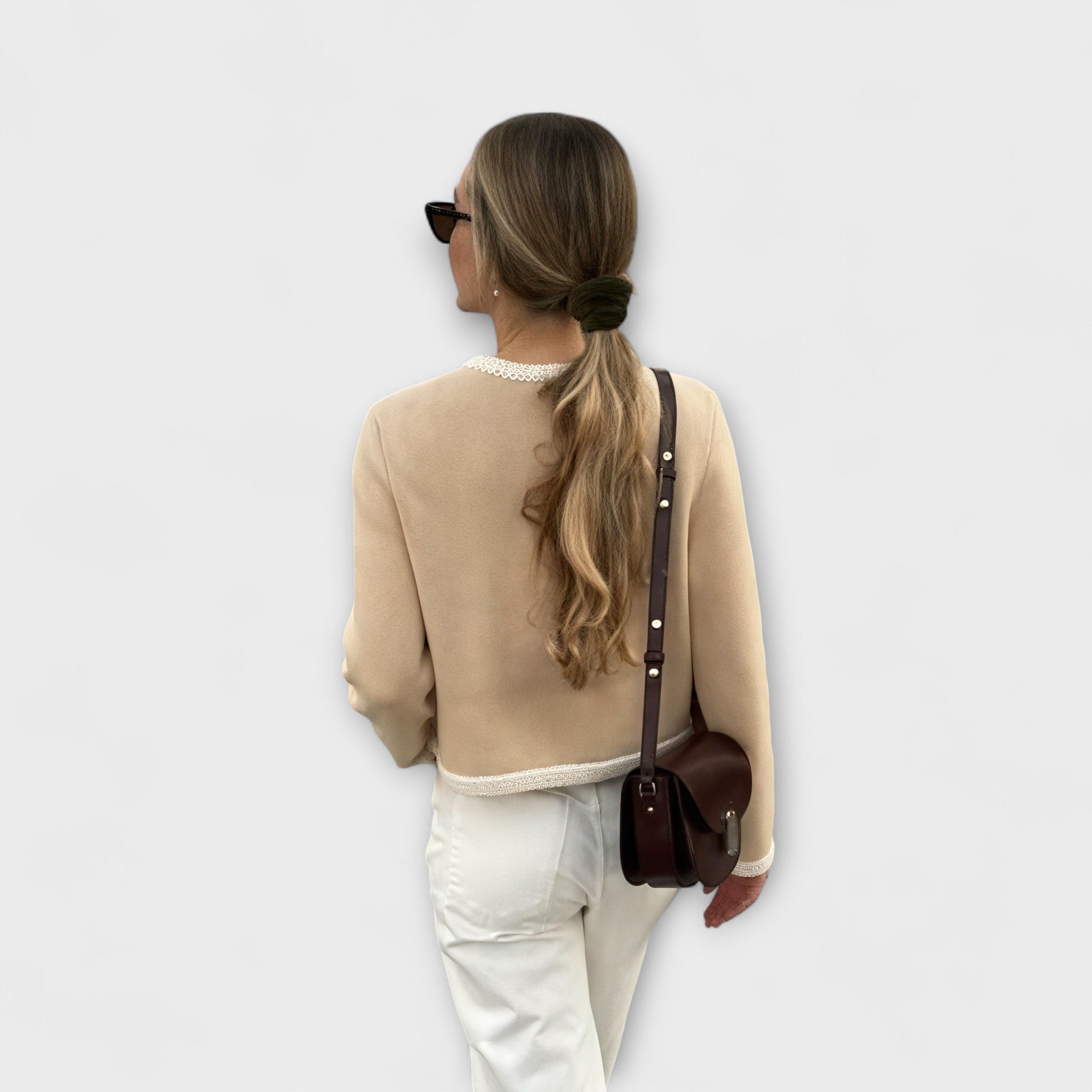 Sofie - Klassisk beige jakke med dekorative lommer