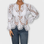 Bodil - Hvit asymmetrisk bluse med blonder