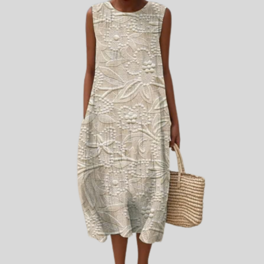 Berit - Beige kjole med ornamentbroderi