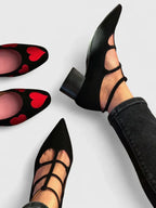 Karin - Svarte pumps med T-rem