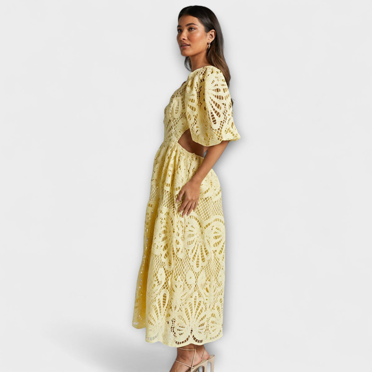 Karen - Elegant gult kjole med spisse ermer