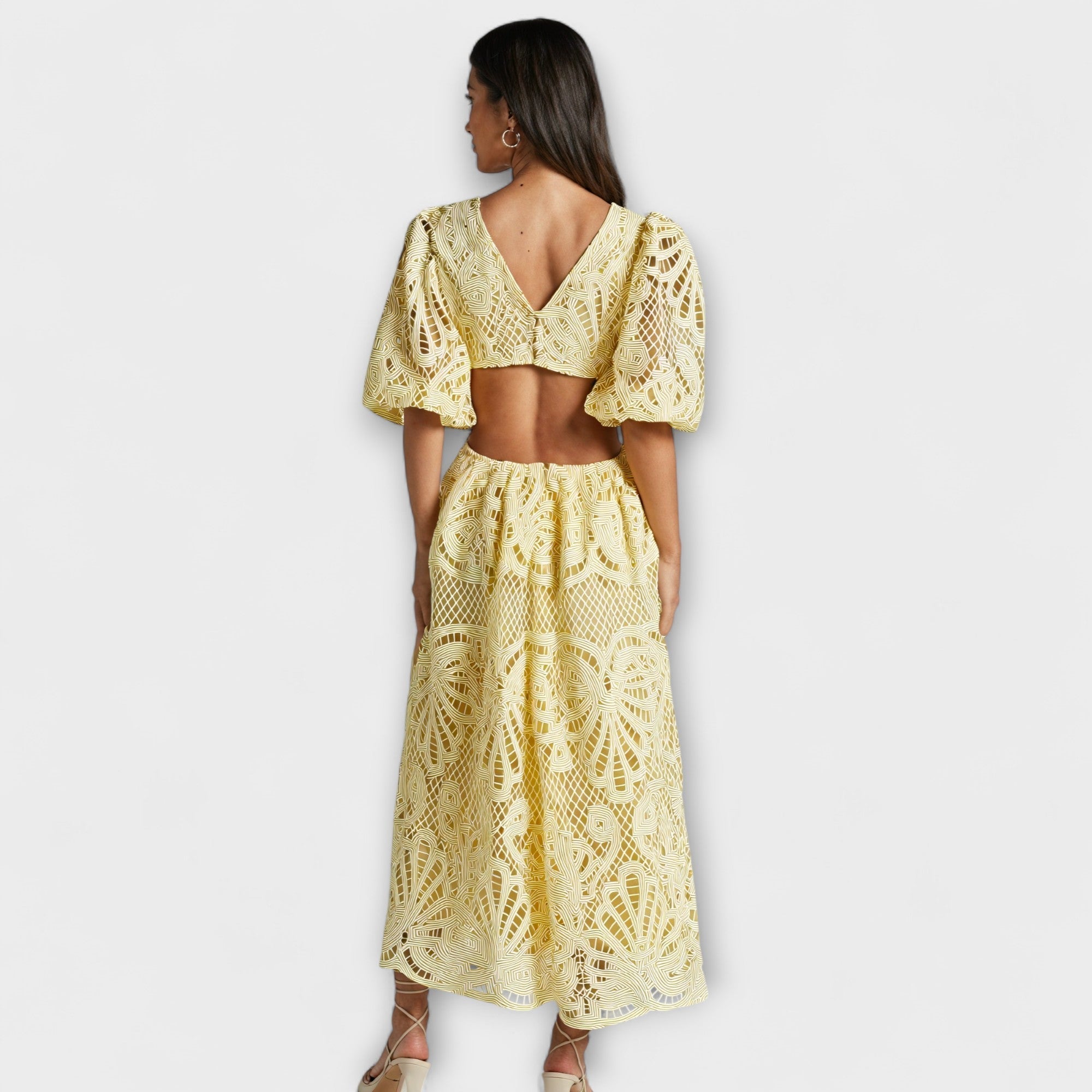 Karen - Elegant gult kjole med spisse ermer