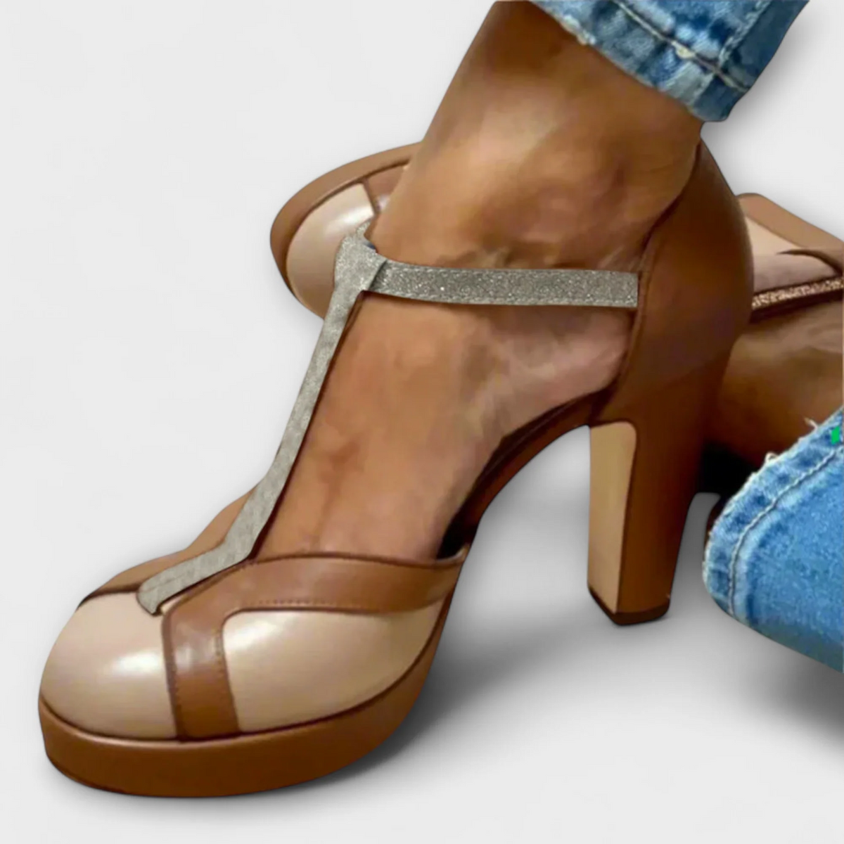 Cathrine - Brune pumps med T-rem