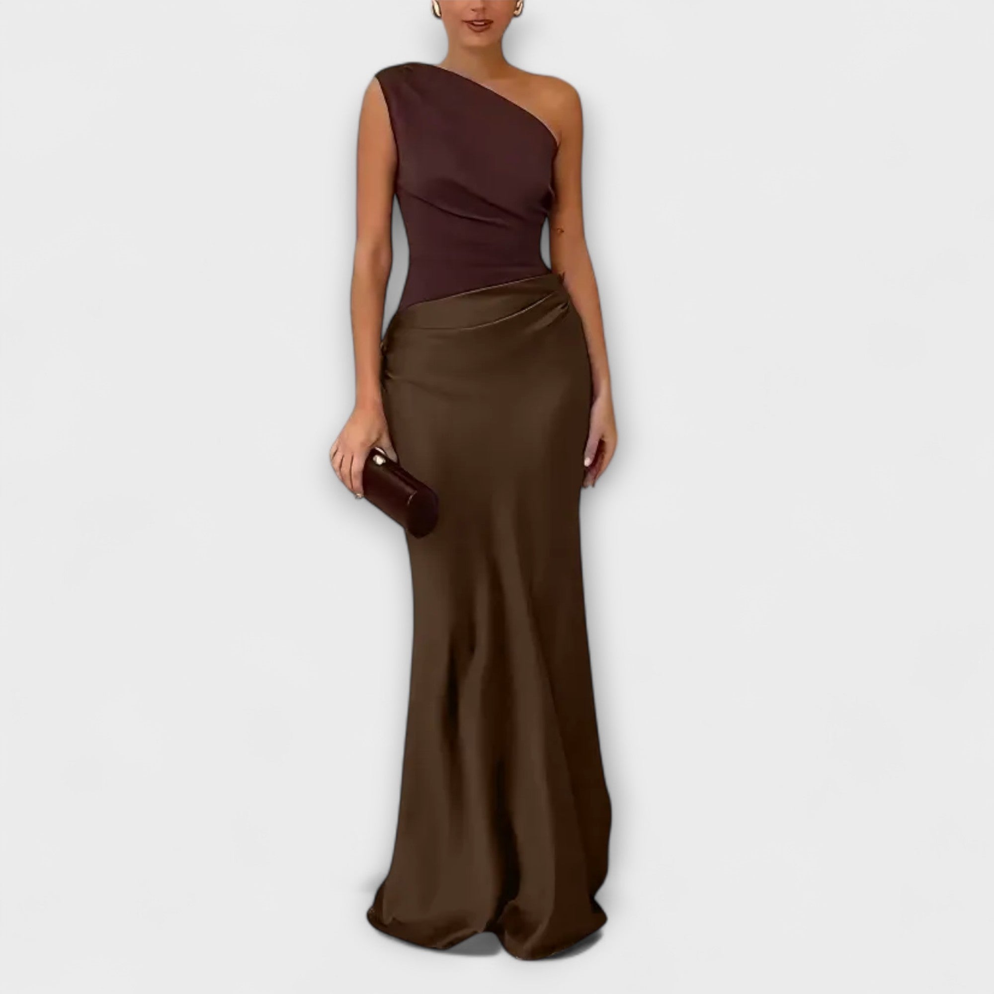 Petra - Elegant brunt én-skuldret plissert lang kjole