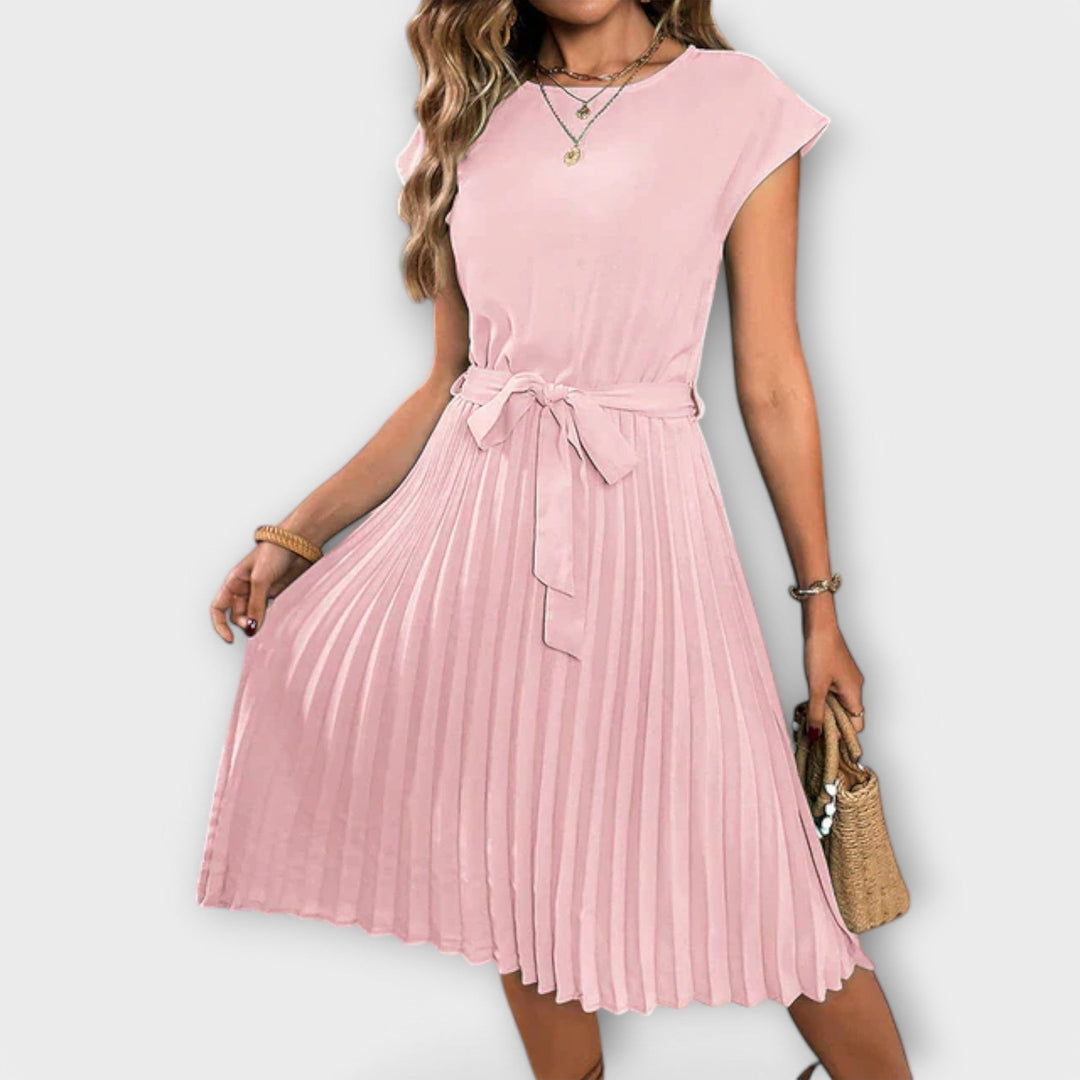 Andrea - Schwarzes, plissiertes knielanges Kleid mit Gürtel