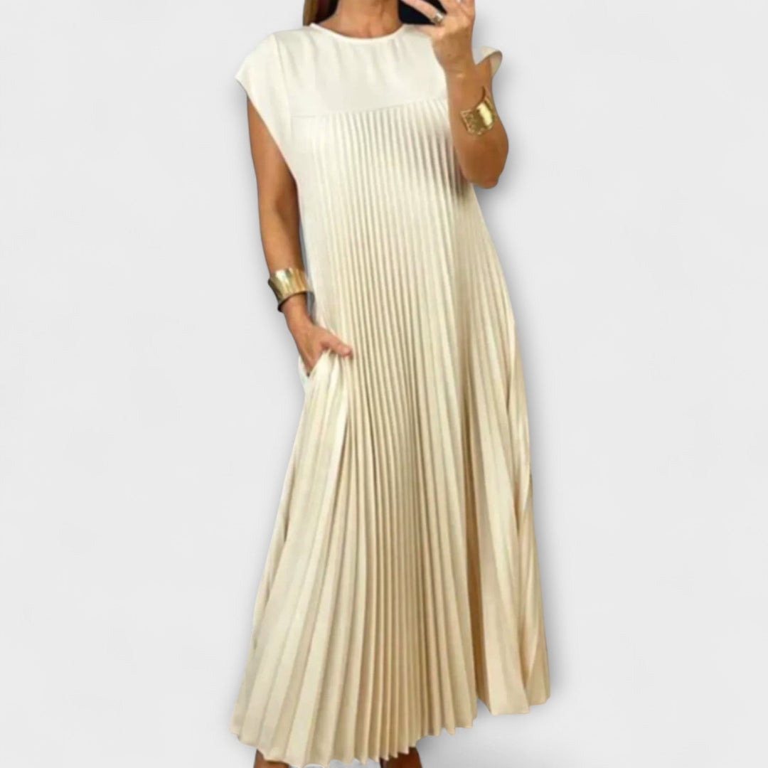 Iselin – Elegant svart plissé-kjole