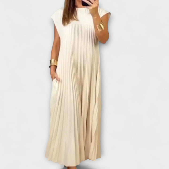 Iselin – Elegant svart plissé-kjole