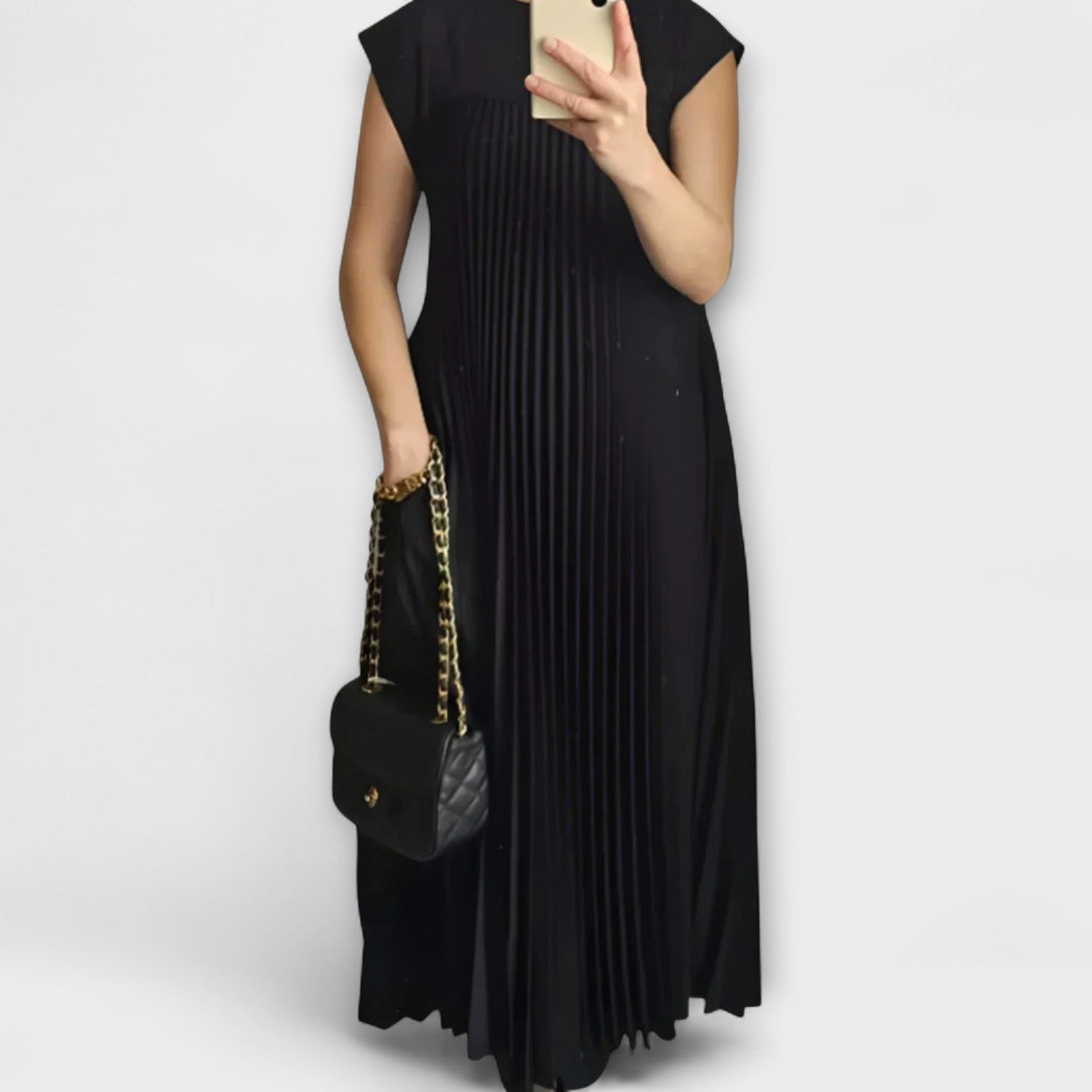 Iselin – Elegant svart plissé-kjole