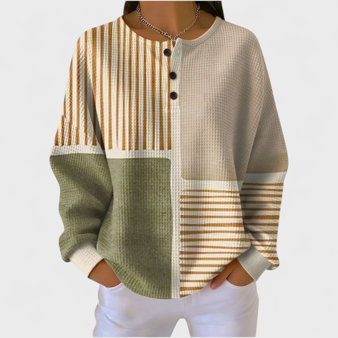 Solveig - Beige genser med striper og lappemønster