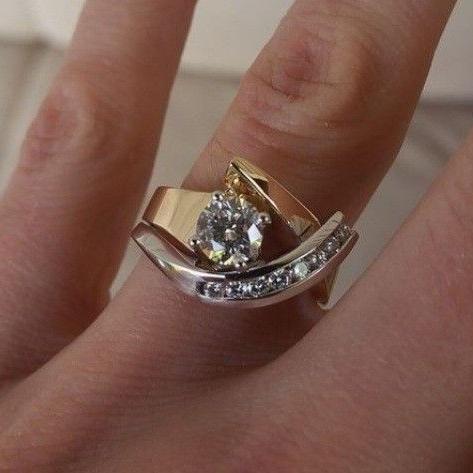 Oline - Uregelmessig nostalgisk-ring med diamanter
