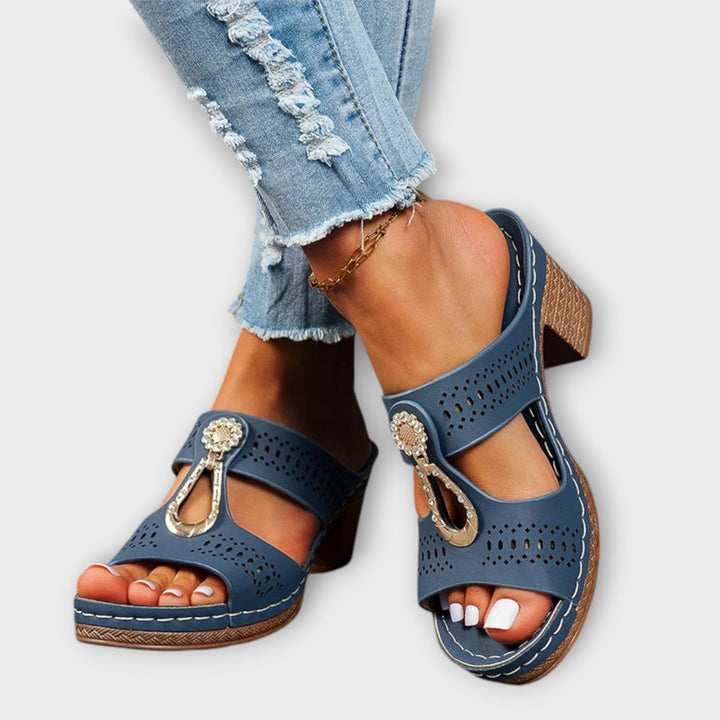 Gudrun - Stilige svarte sandaler