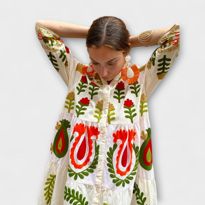 Ida - Hvit lang kjole med blomstermønster