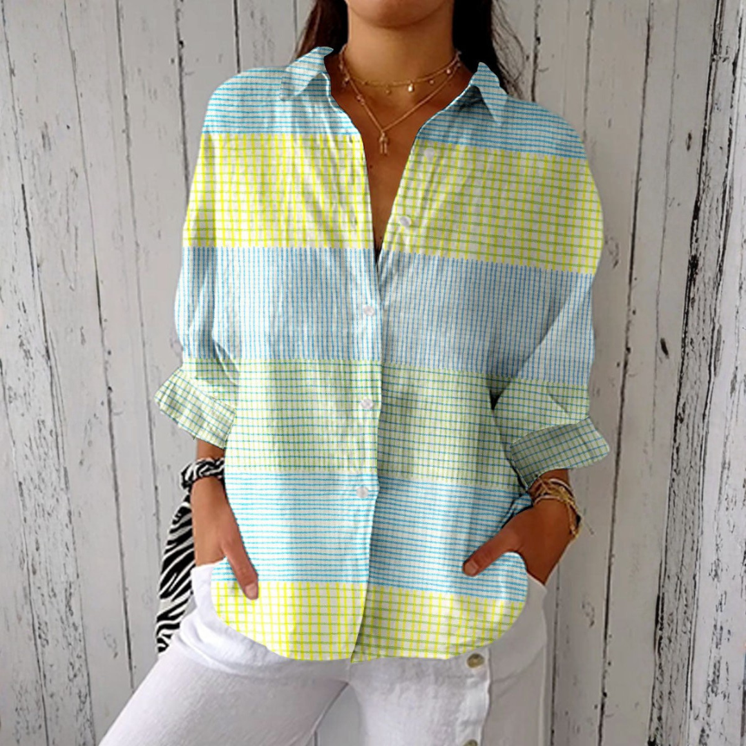 Berit - Lys blå pastellbluse med stripemønster