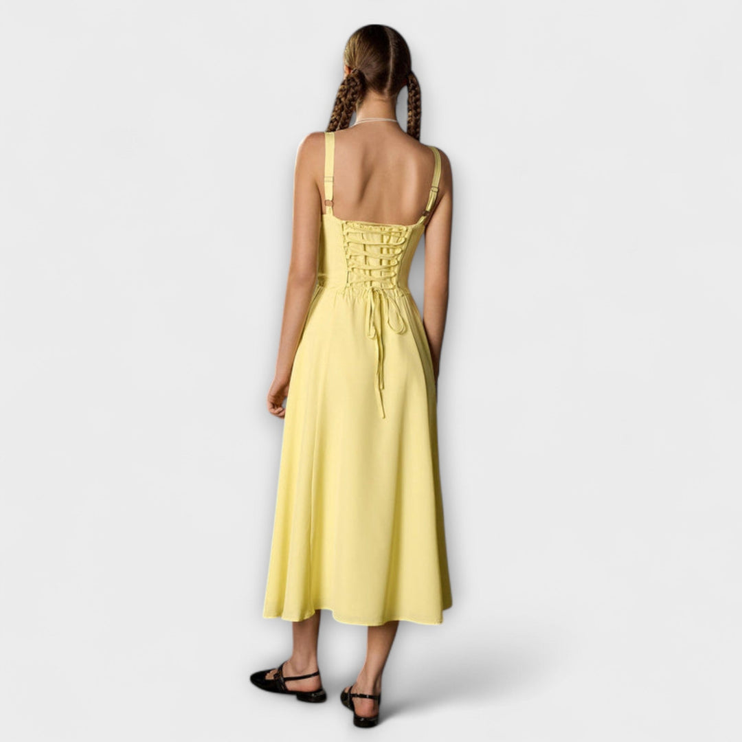 Ingfrid - Cream-coloured dress with ruffles and slit