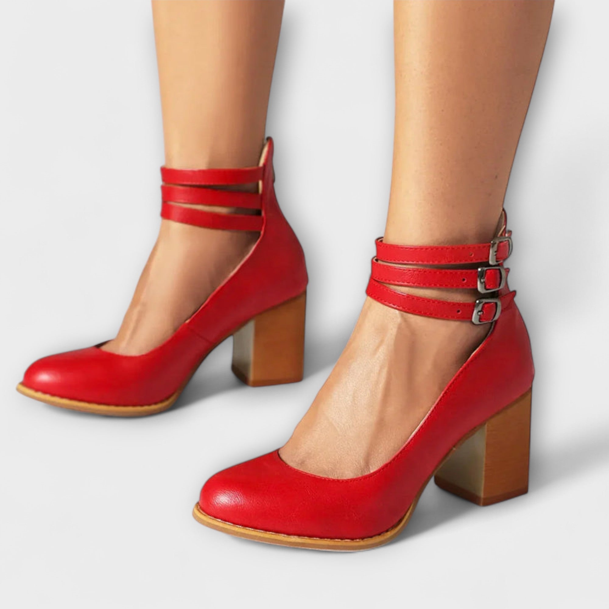 Nina - Røde Pumps med remmer