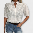 Julie - Hvit bluse med broderi