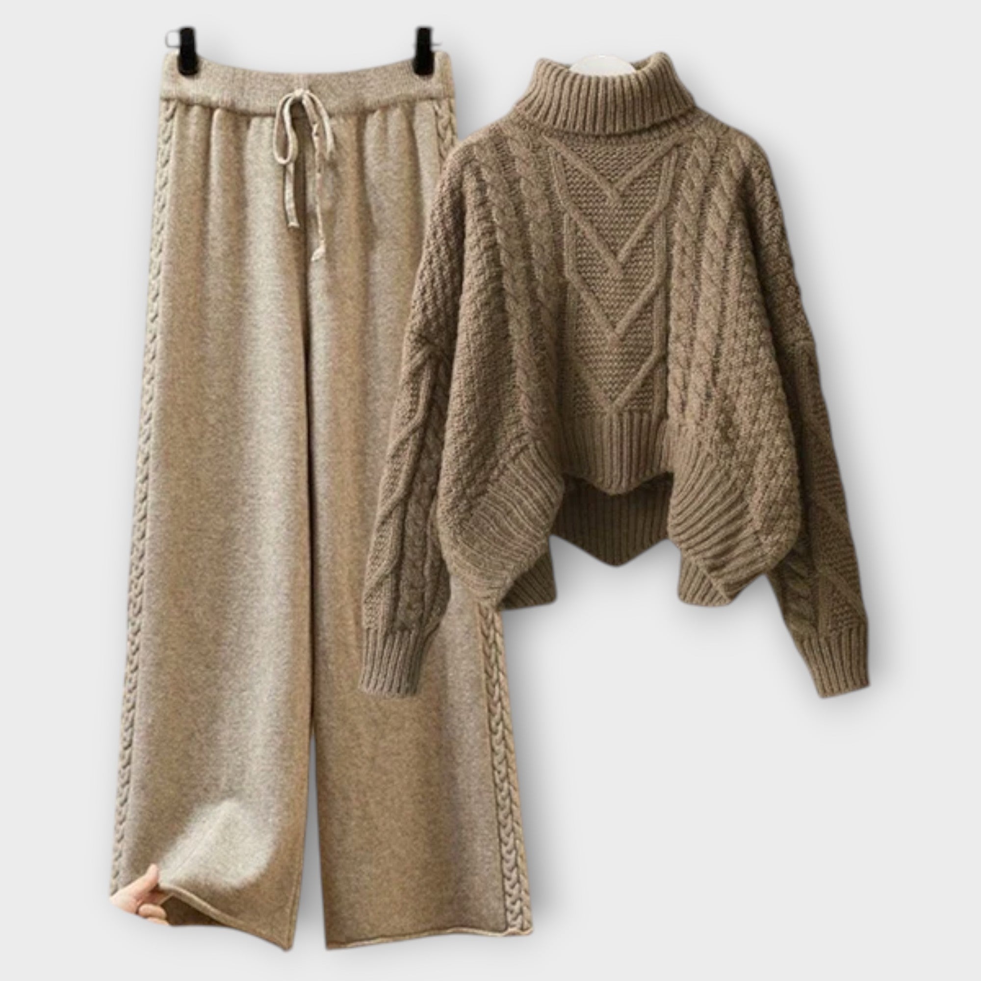 Selma - Beige elegante Strikkesett