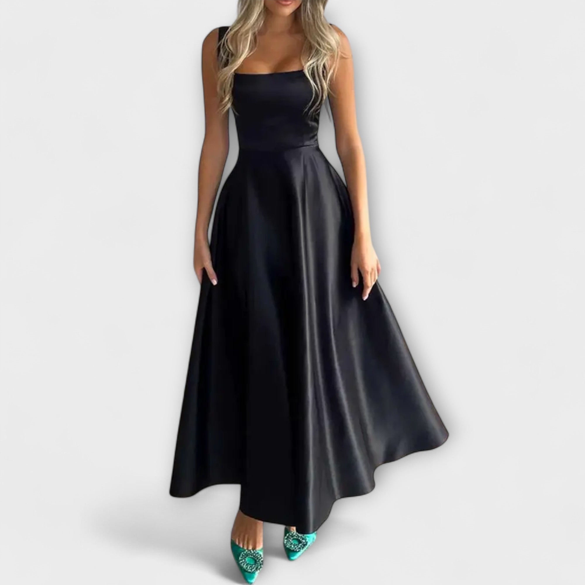 Torunn - Elegant svart knelang kjole
