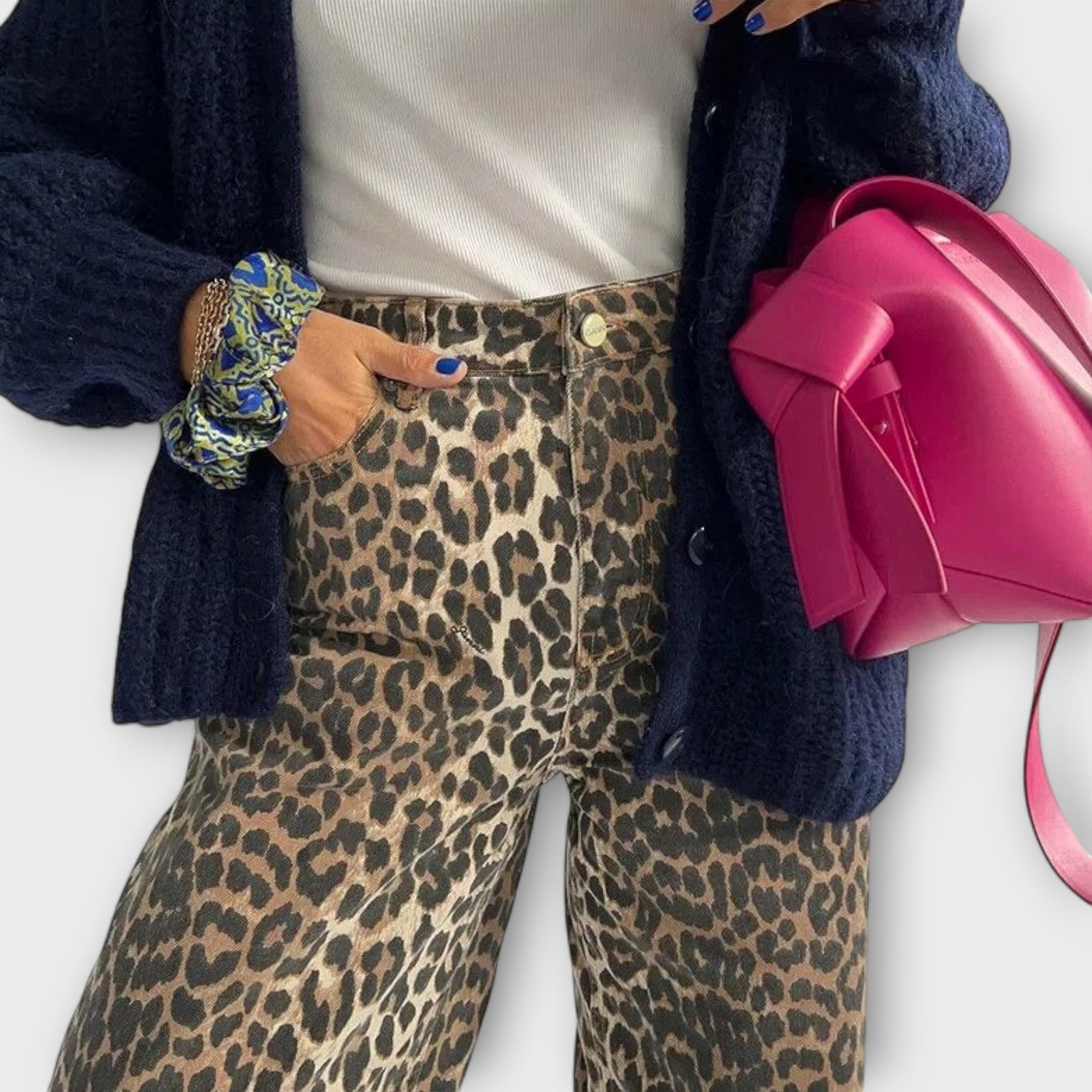 Guro - Nostalgiske jeans med leopardmønster