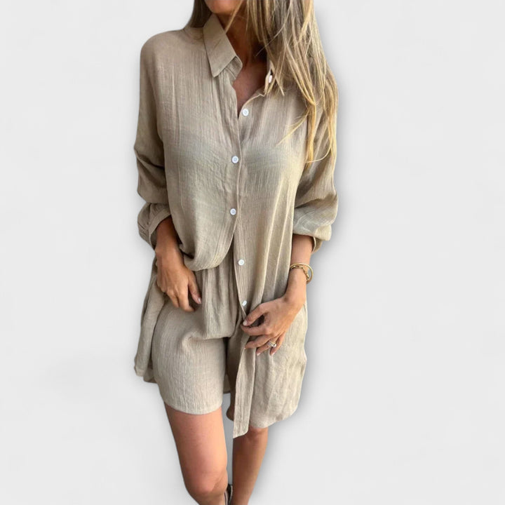 Jenny - Grått sett med bluse og shorts