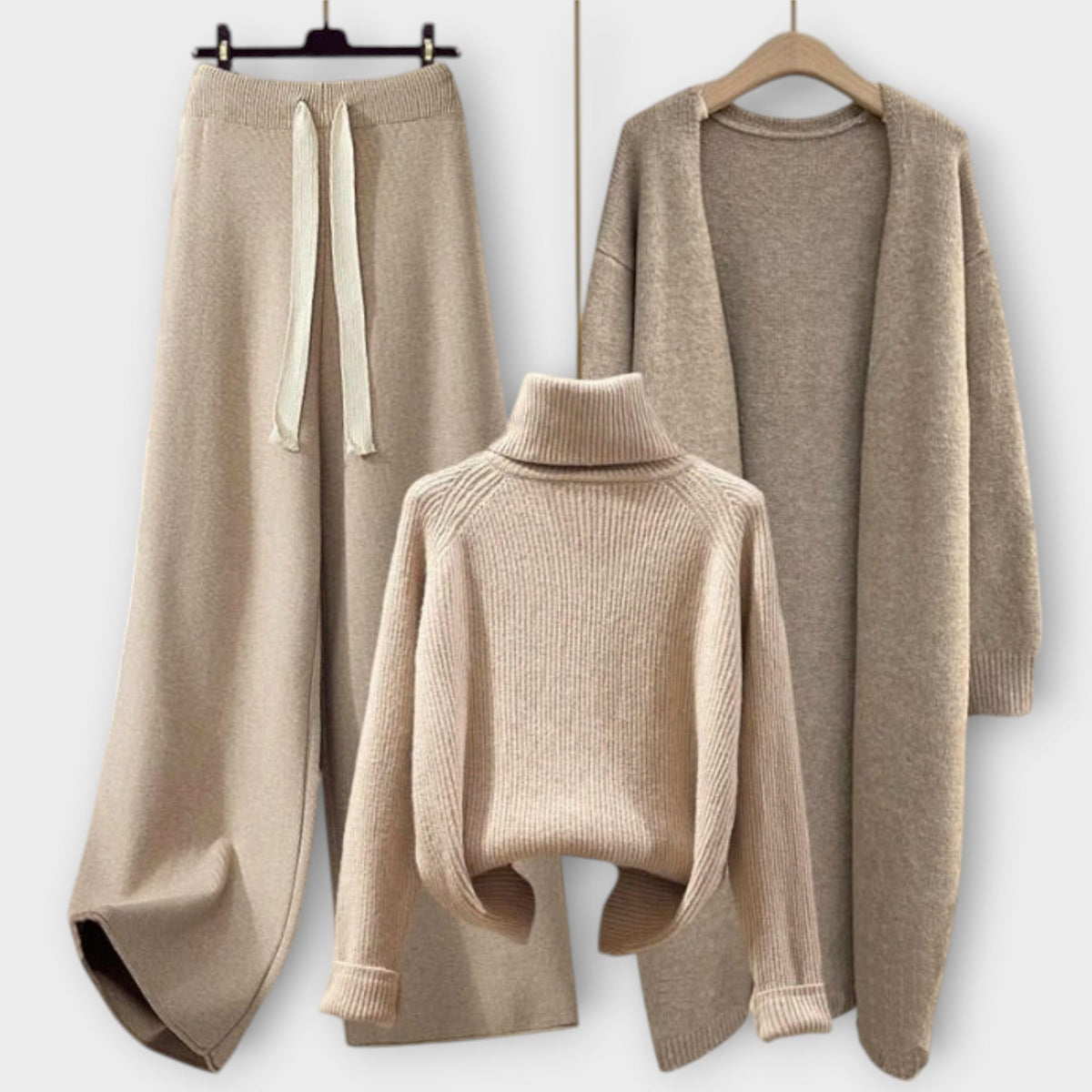 Kirsti - Beige tre-delt strikkesett