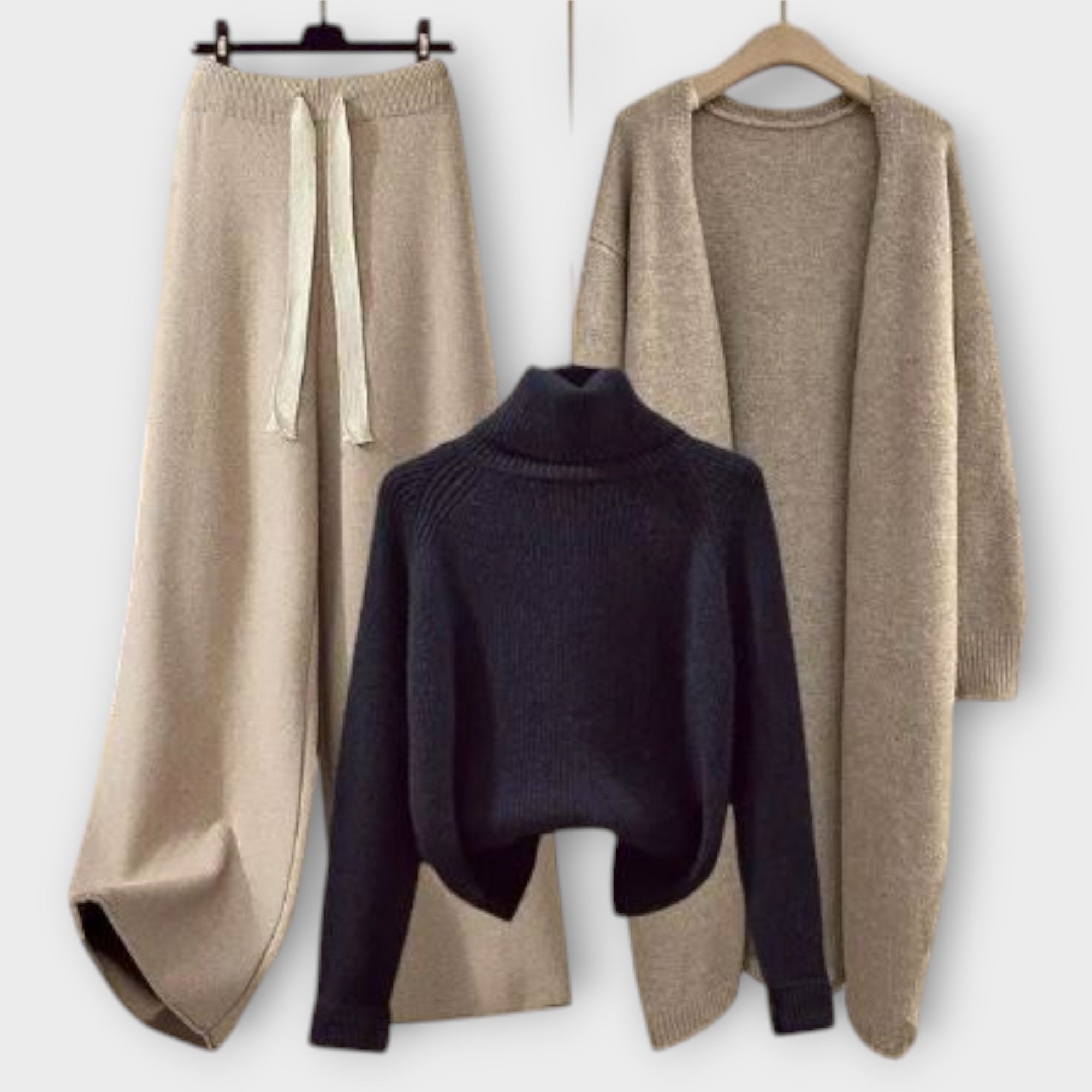 Kirsti - Beige tre-delt strikkesett