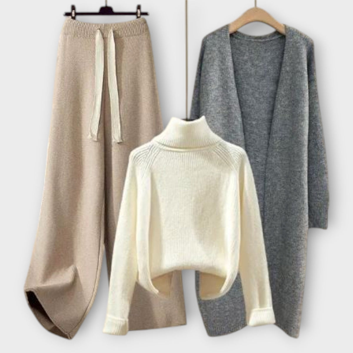 Kirsti - Beige tre-delt strikkesett