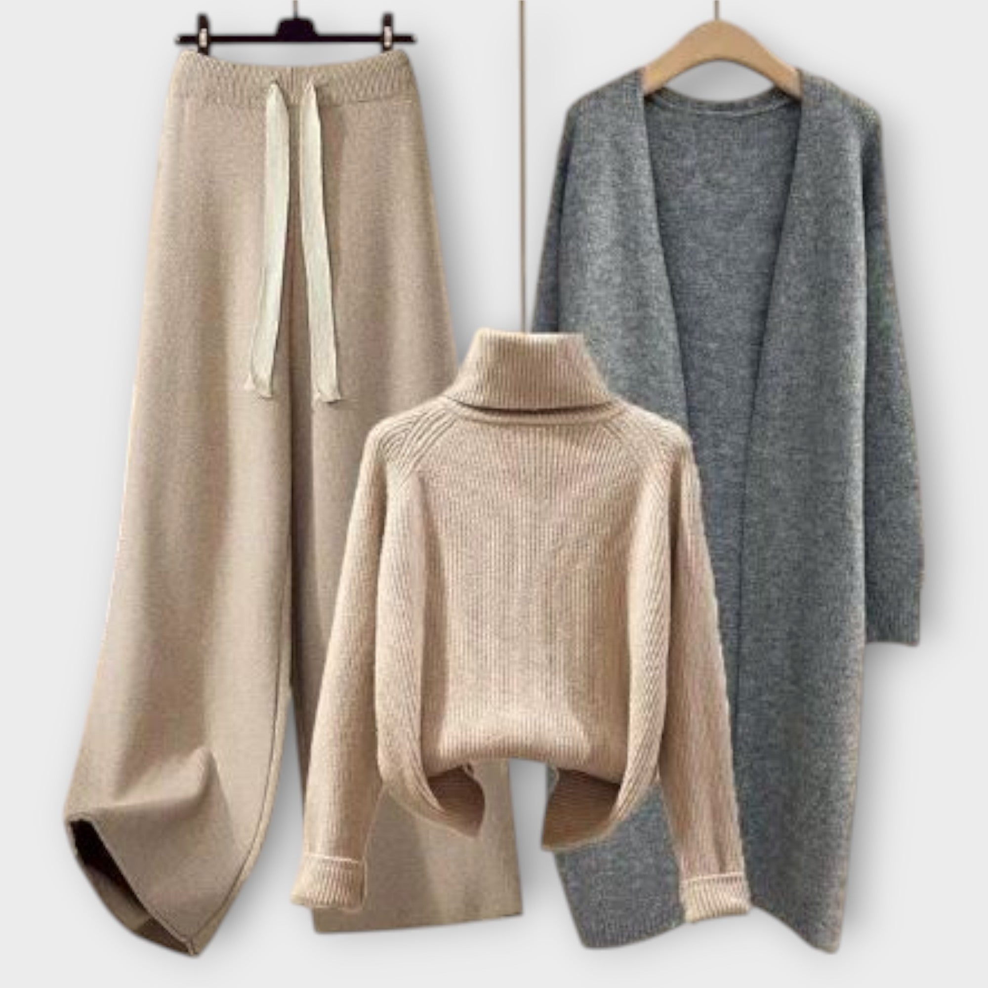 Kirsti - Beige tre-delt strikkesett
