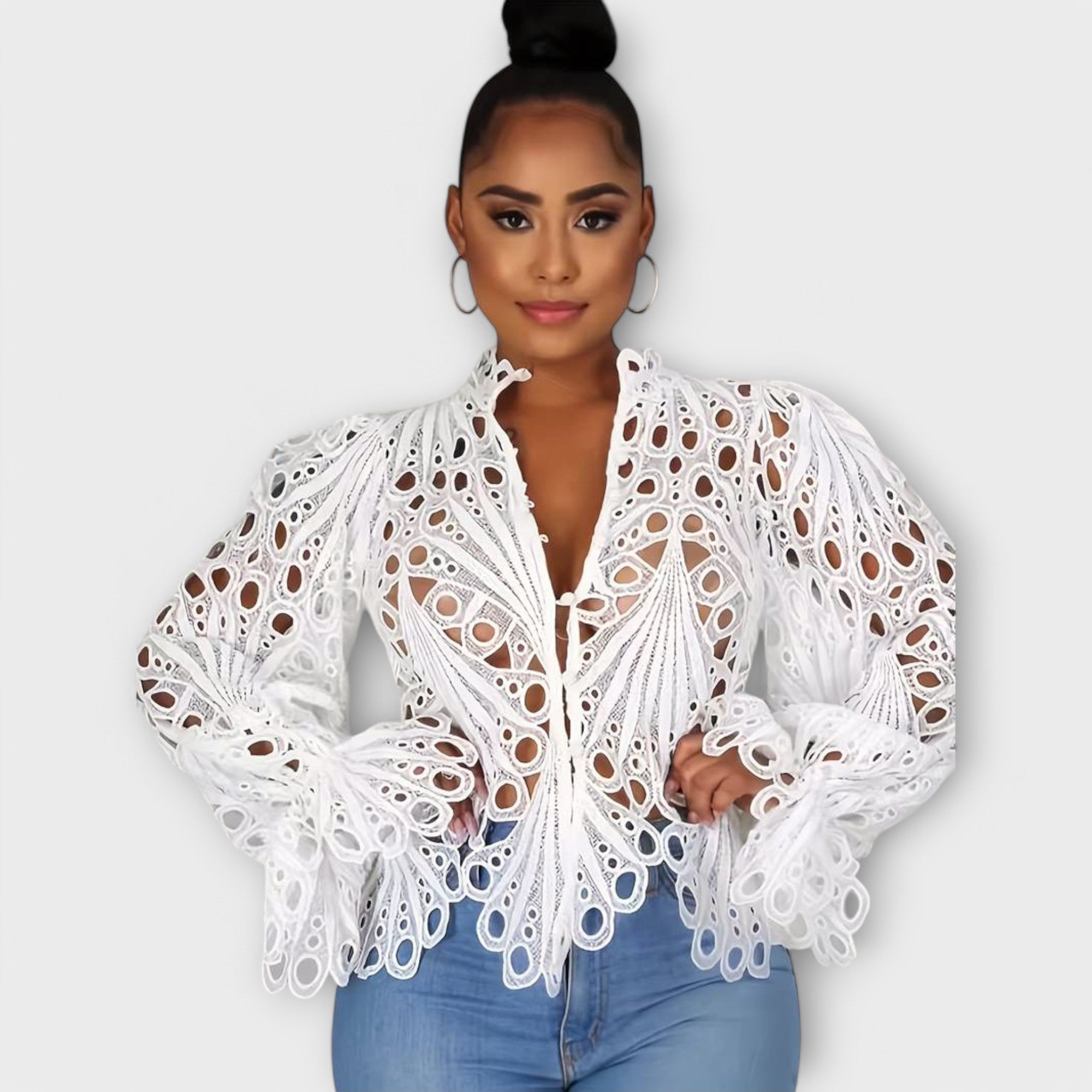 Bodil - Hvit asymmetrisk bluse med blonder