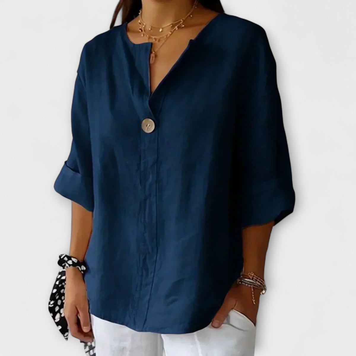 Ingrid - Beige linbluse med V-hals