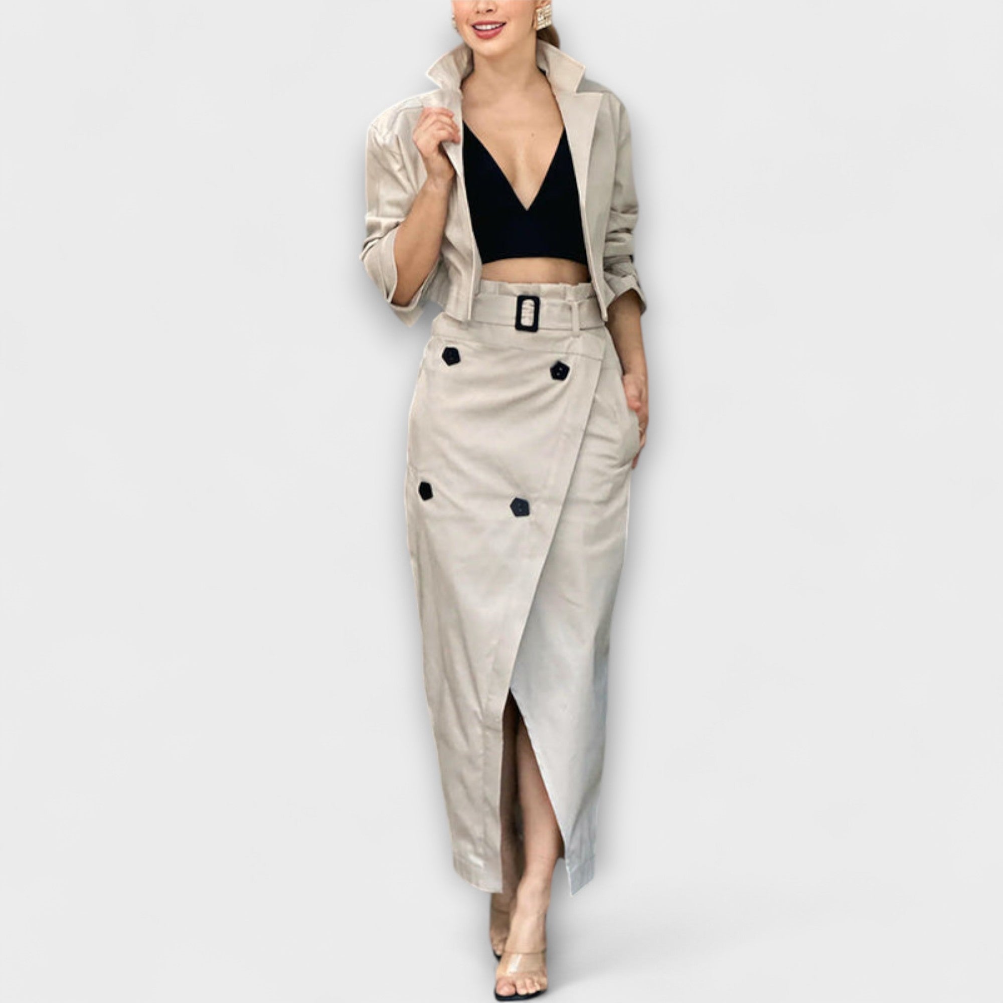 Karin - Beige sett med blazer og knelangt skjørt