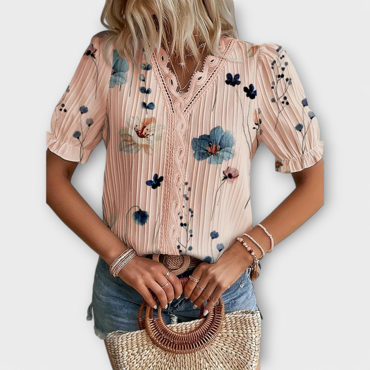 Solfrid - Rosa Bluse med blomstermønster og Blonder