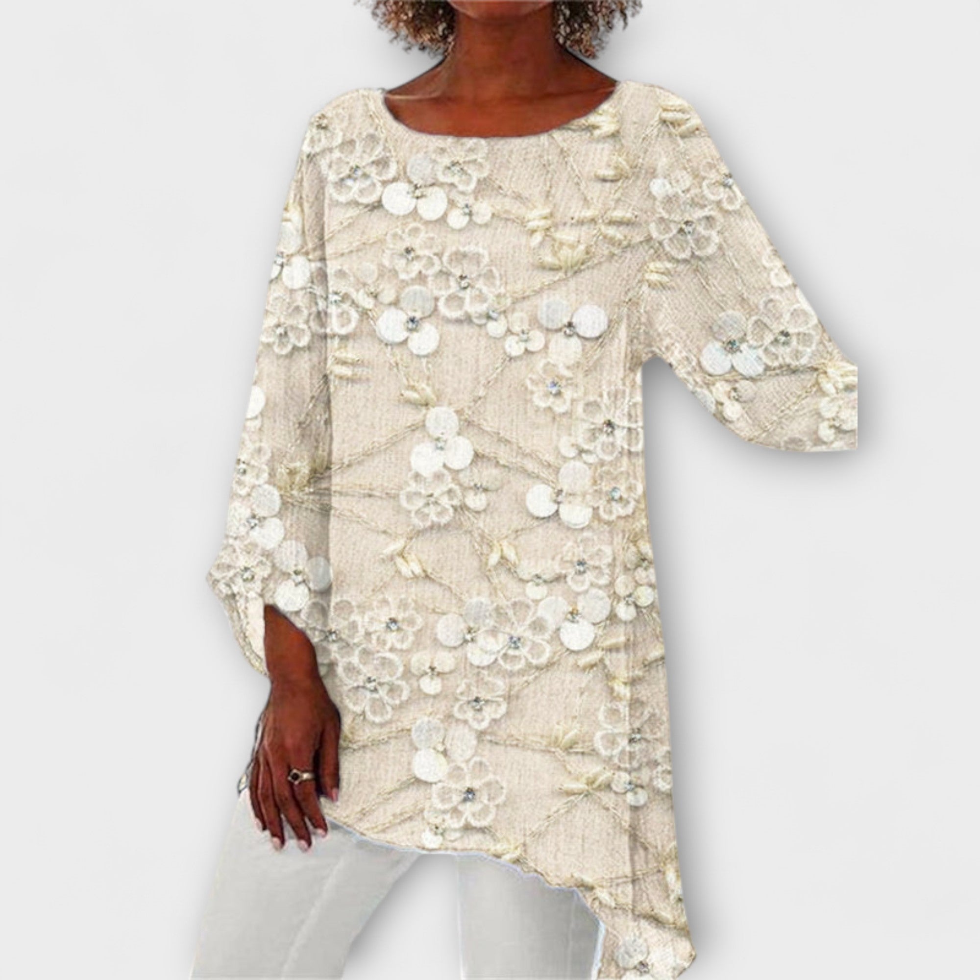 Ingunn - Beige Bluse med blomsterinspirert krystallmønster